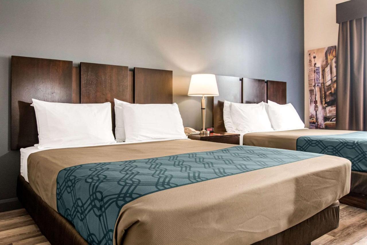 Econo Lodge Inn & Suites Saint Apollinaire Exteriör bild