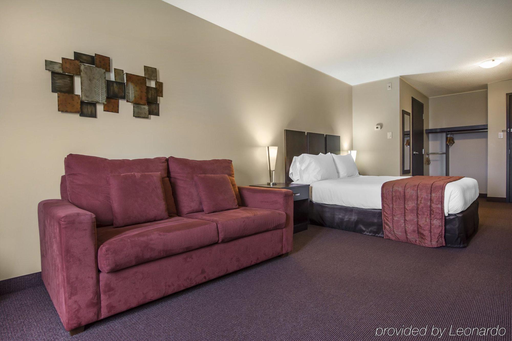 Econo Lodge Inn & Suites Saint Apollinaire Exteriör bild