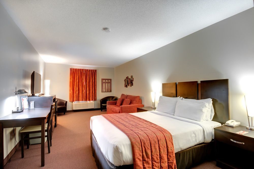 Econo Lodge Inn & Suites Saint Apollinaire Exteriör bild