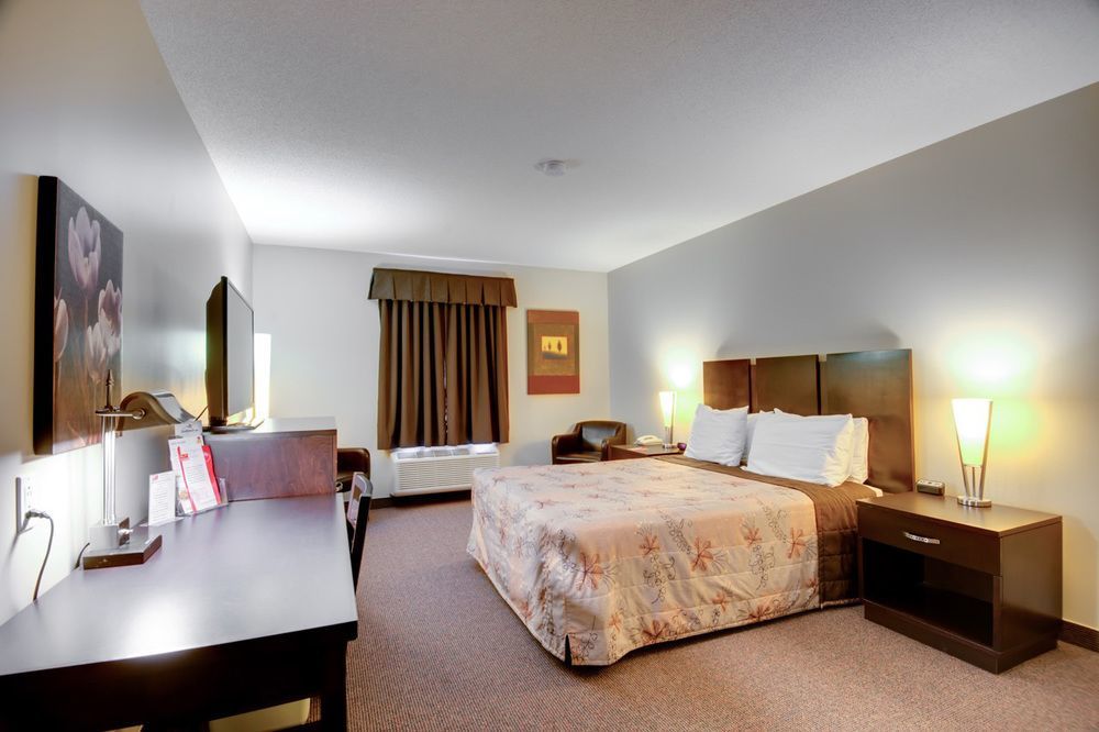Econo Lodge Inn & Suites Saint Apollinaire Exteriör bild