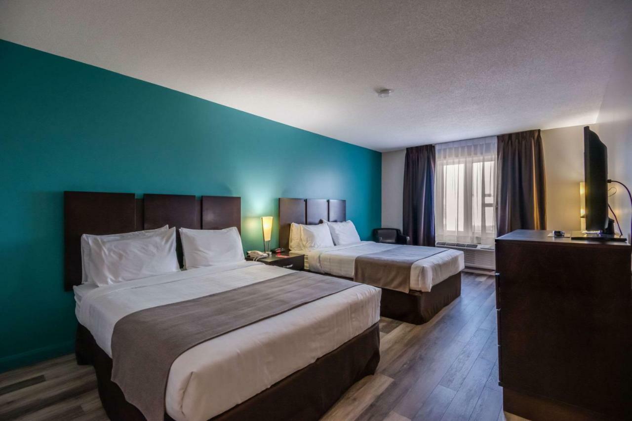 Econo Lodge Inn & Suites Saint Apollinaire Exteriör bild